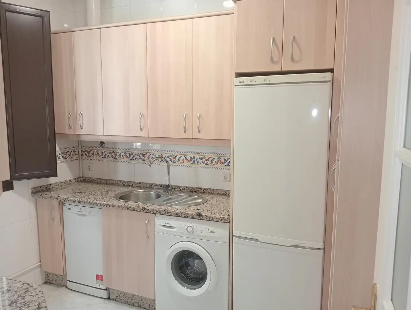Kitchen of Flat for rent in Sevilla  with Air Conditioner, Storage room and Balcony