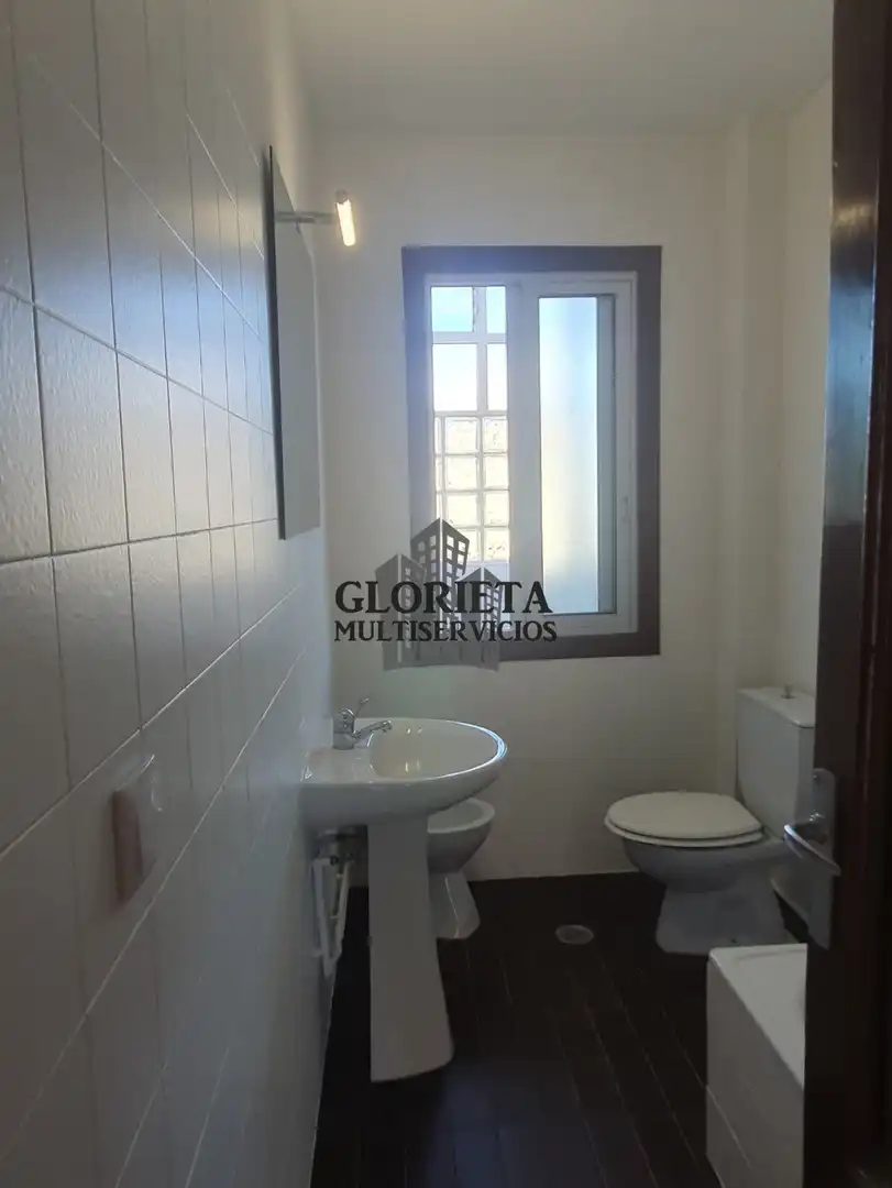 Baño de Piso en venta en Vigo  con Calefacción, Terraza y Trastero