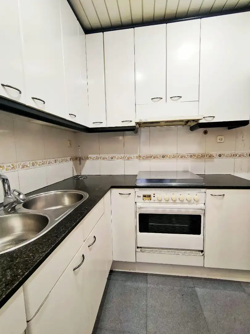 Cocina de Piso en venta en Barcelona con Balcón