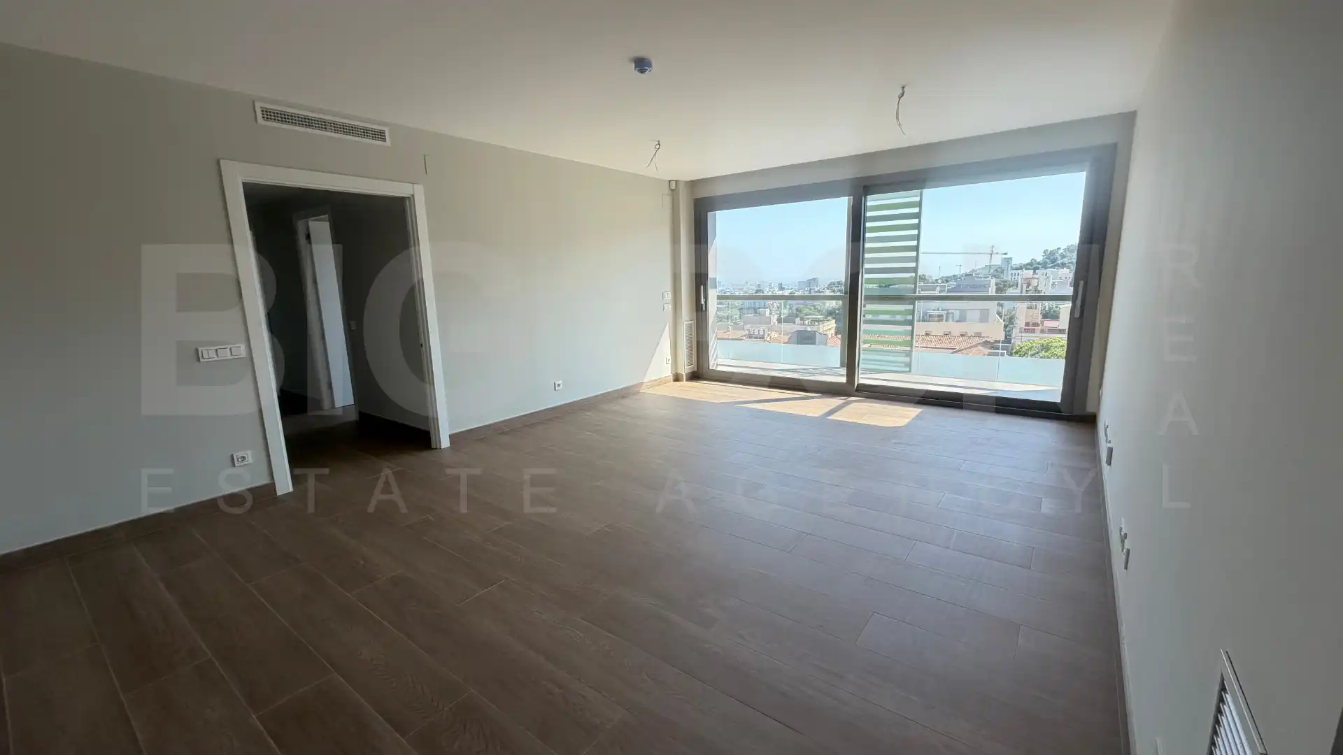 Sala d'estar de Pis en venda en Barcelona amb Aire condicionat, Calefacció i Parquet