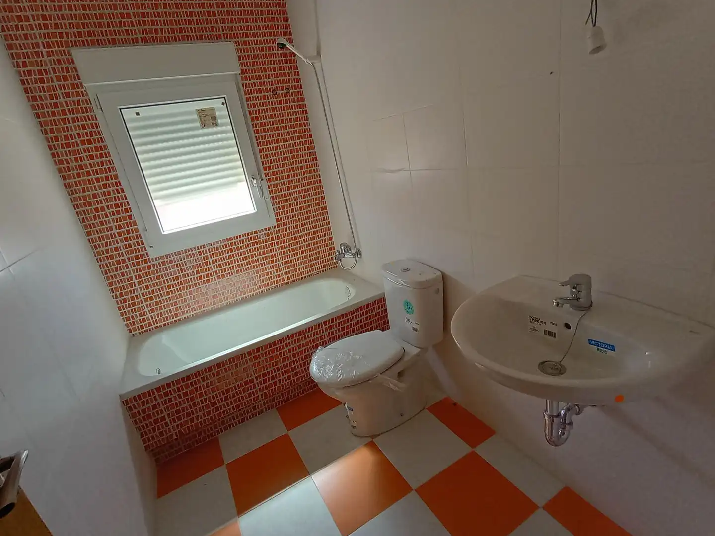 Bathroom of Houses for sale in Sanchidrián, Ávila