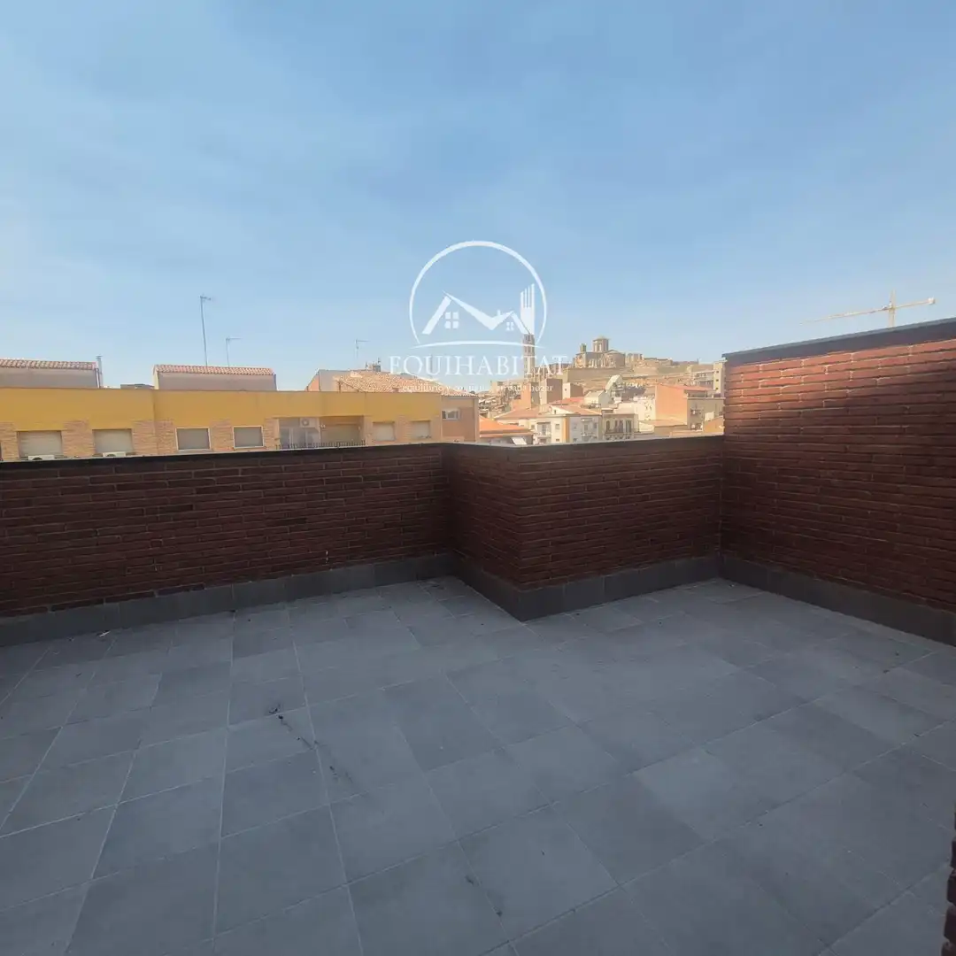 Terraza de Ático de alquiler en Lleida con Aire acondicionado y Terraza