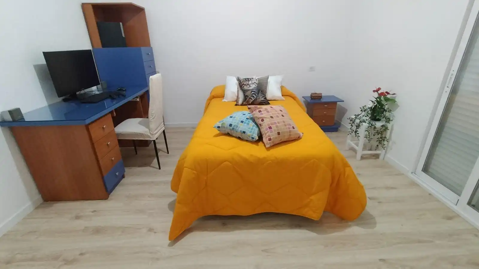 Dormitori de Casa adosada en venda en La Zubia amb Balcó
