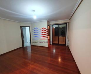 Living room of Apartment to rent in Ourense Capital   with Heating, Parquet flooring and Terrace