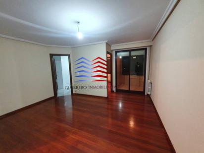 Living room of Apartment to rent in Ourense Capital   with Heating, Parquet flooring and Terrace