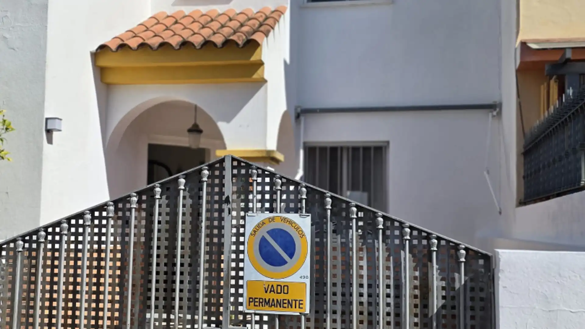 Vista exterior de Casa adosada en venta en Castilleja de la Cuesta con Aire acondicionado, Calefacción y Jardín privado