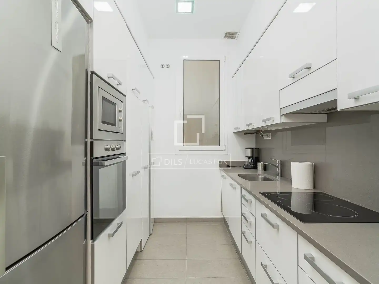 Küche von Wohnung zum Verkauf in Barcelona mit Klimaanlage, Heizung und Balkon