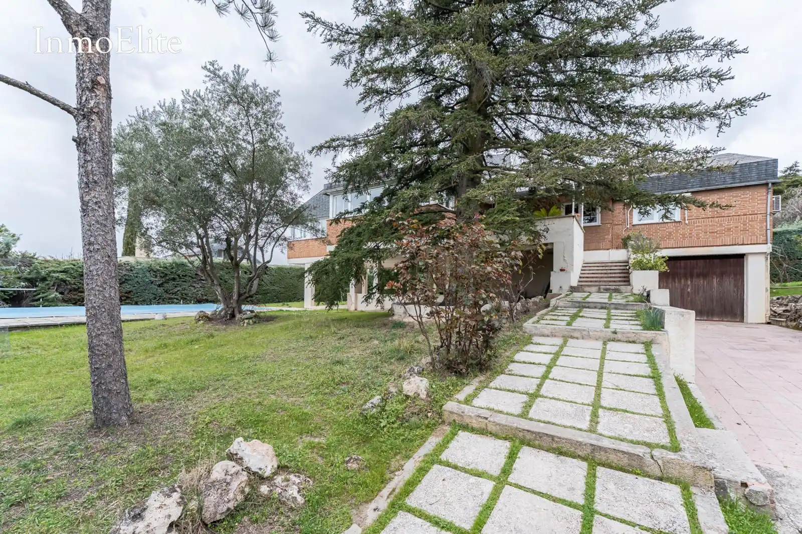 Jardí de Casa o xalet en venda en Las Rozas de Madrid amb Aire condicionat, Calefacció i Jardí privat