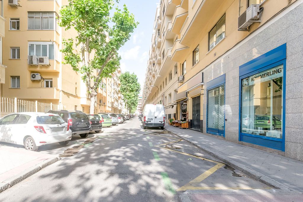 Vista exterior de Local en venta en  Madrid Capital