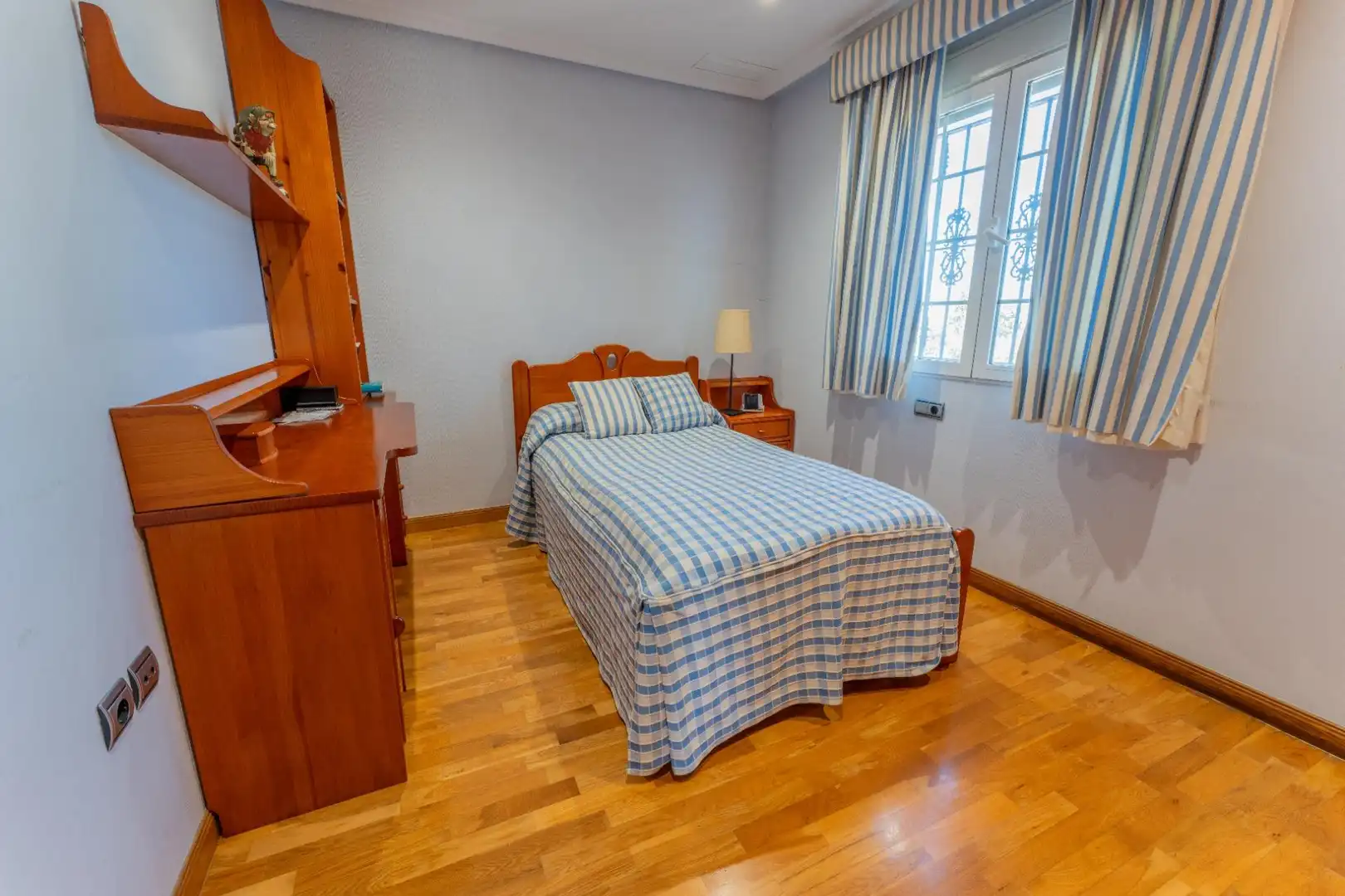 Habitación de Casa o chalet en venta en Elche / Elx con Trastero, Piscina y Balcón