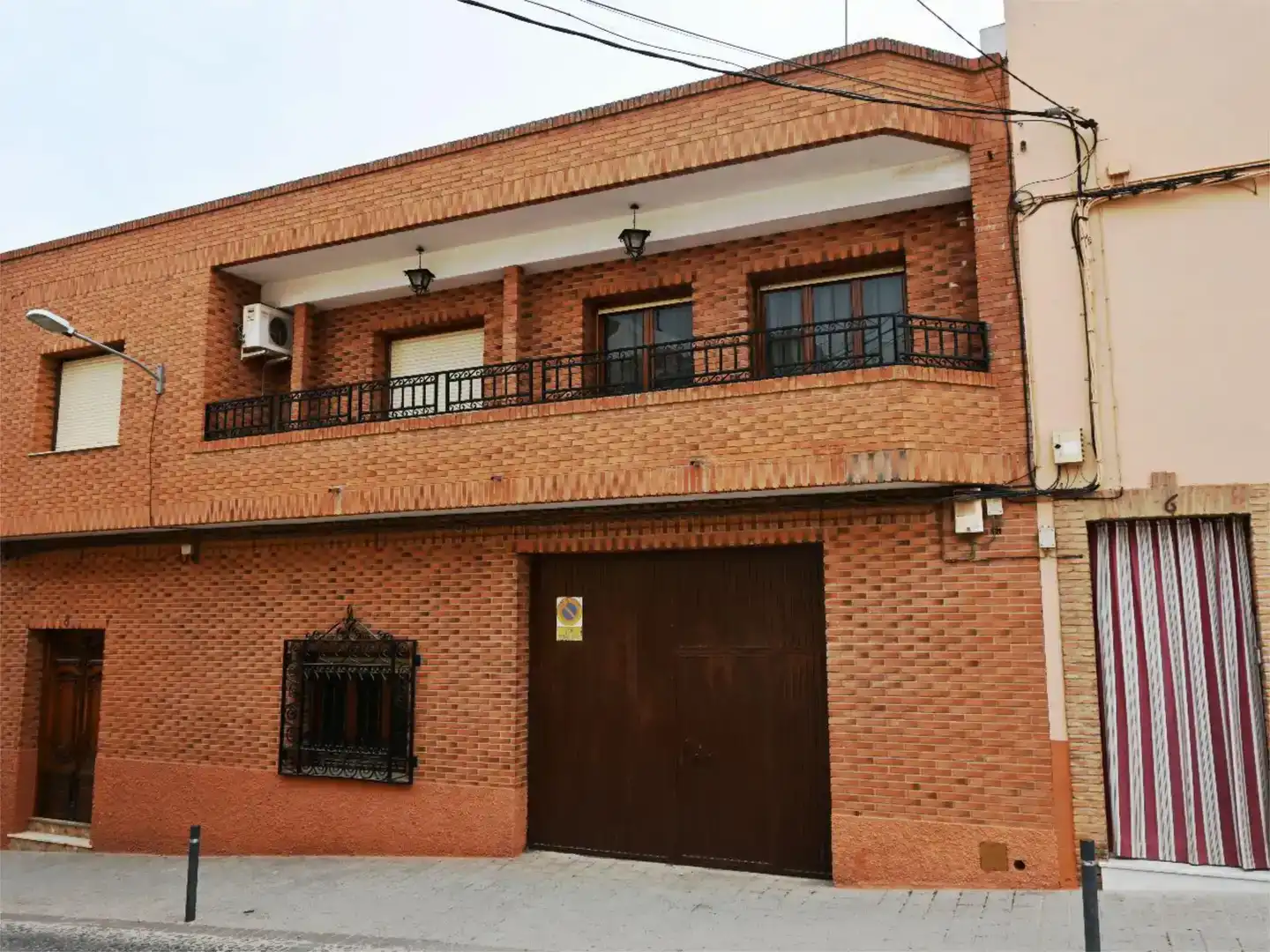 Exterior view of Houses for sale in La Solana    with Air Conditioner and Balcony