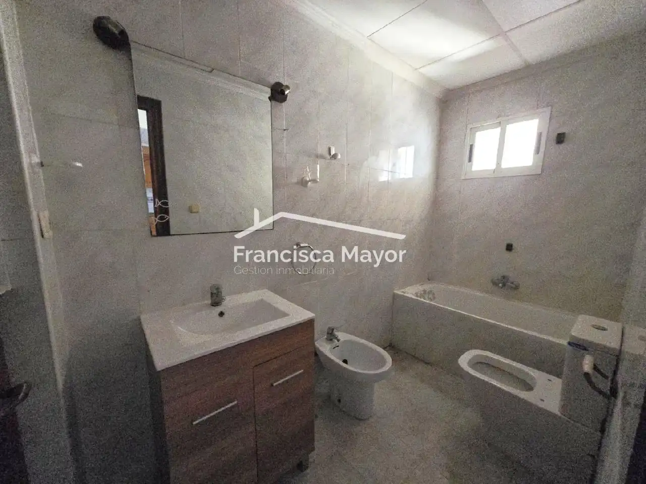 Badezimmer von Erdgeschoss zum Verkauf in Valencia mit Terrasse