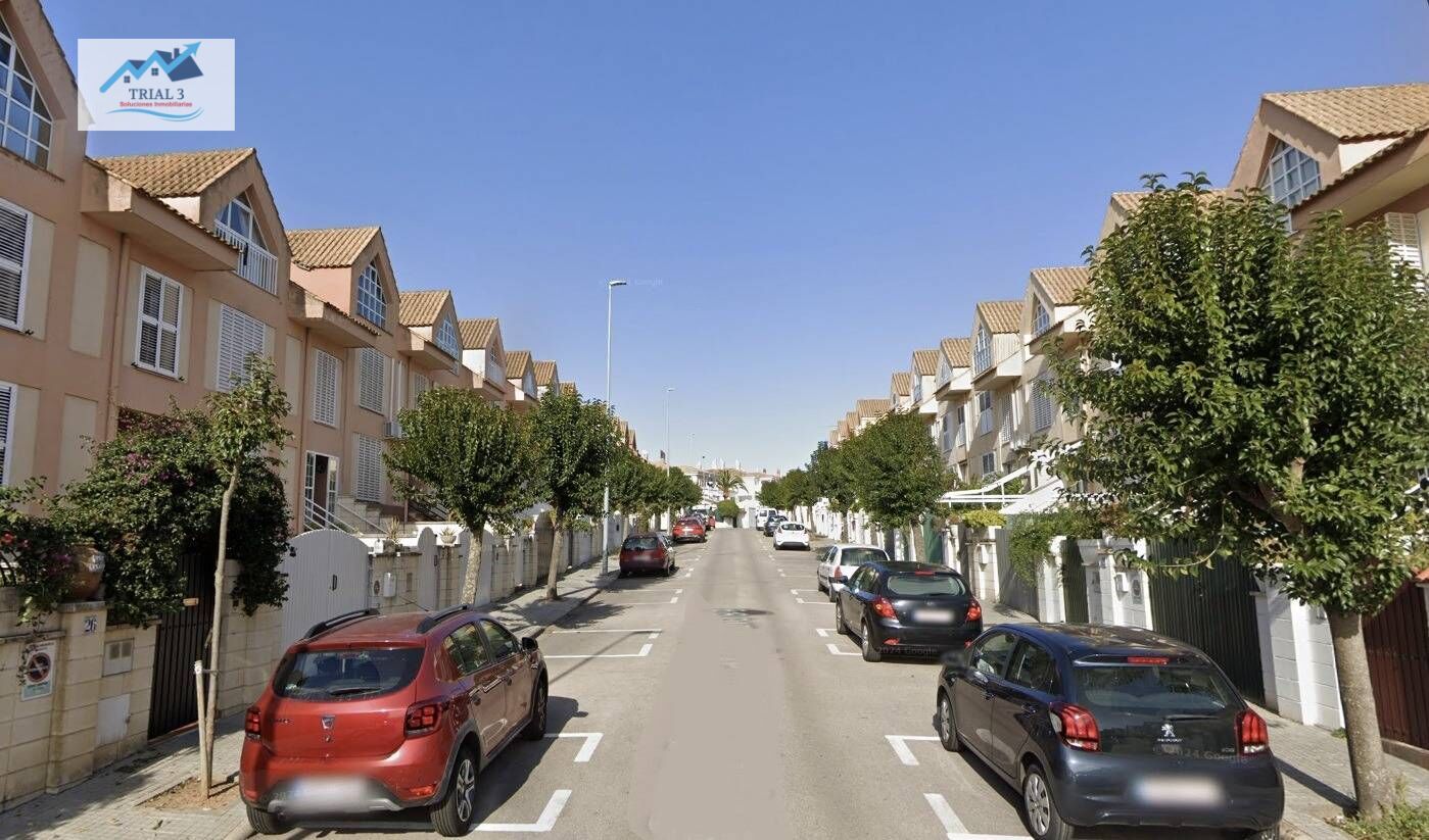 Vista exterior de Casa adosada en venda en Cáceres Capital