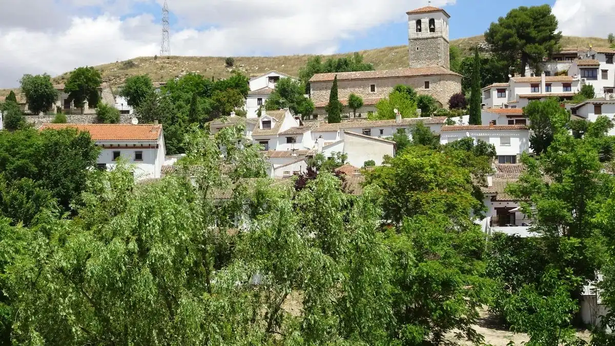 Vista exterior de Casa adosada en venda en Olmeda de las Fuentes amb Calefacció, Jardí privat i Terrassa
