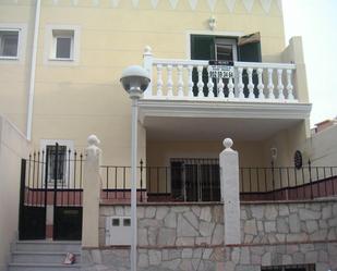 Vista exterior de Casa adosada de lloguer en Fuengirola amb Aire condicionat, Terrassa i Balcó