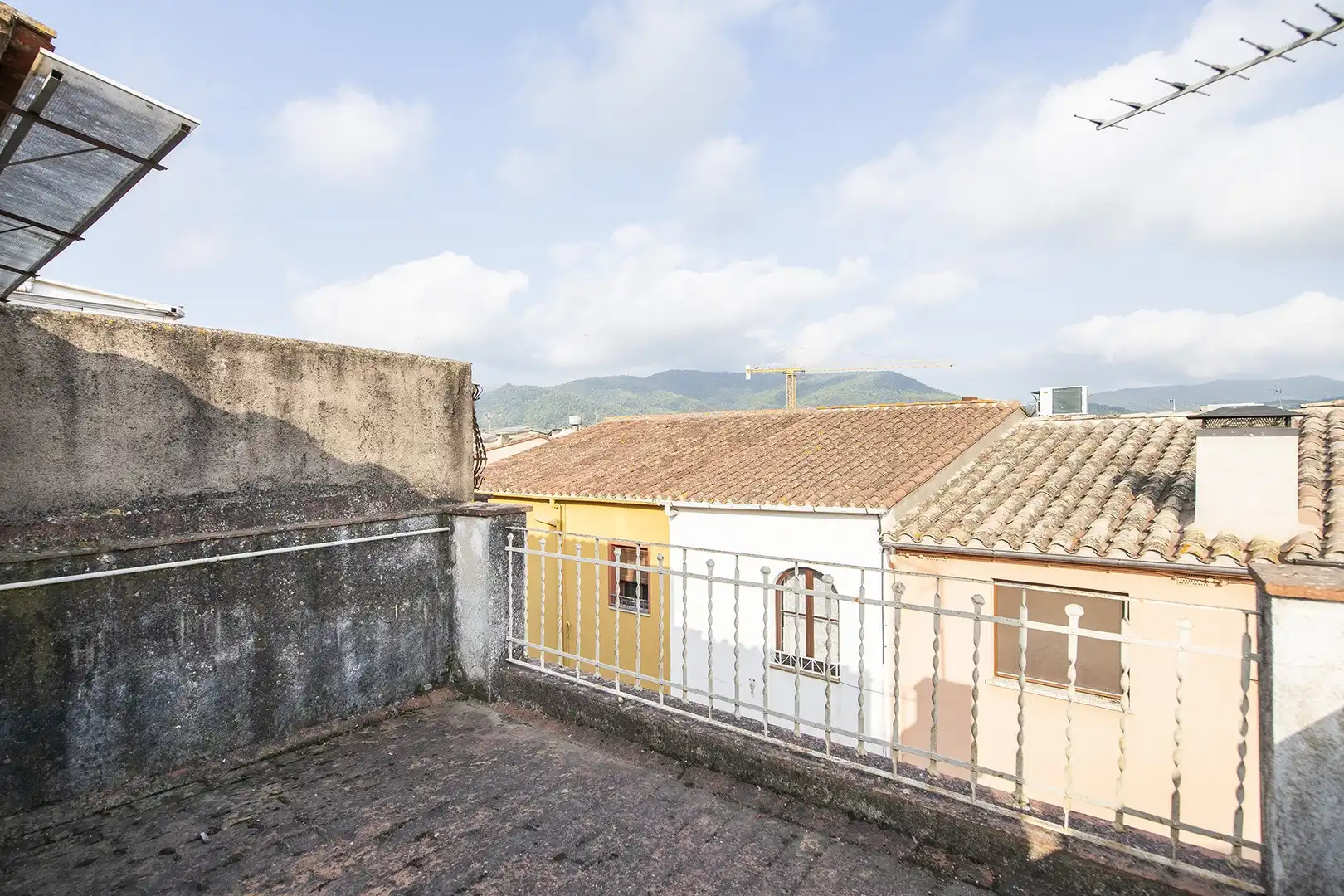 Vista exterior de Casa adosada en venda en Banyoles amb Calefacció i Terrassa