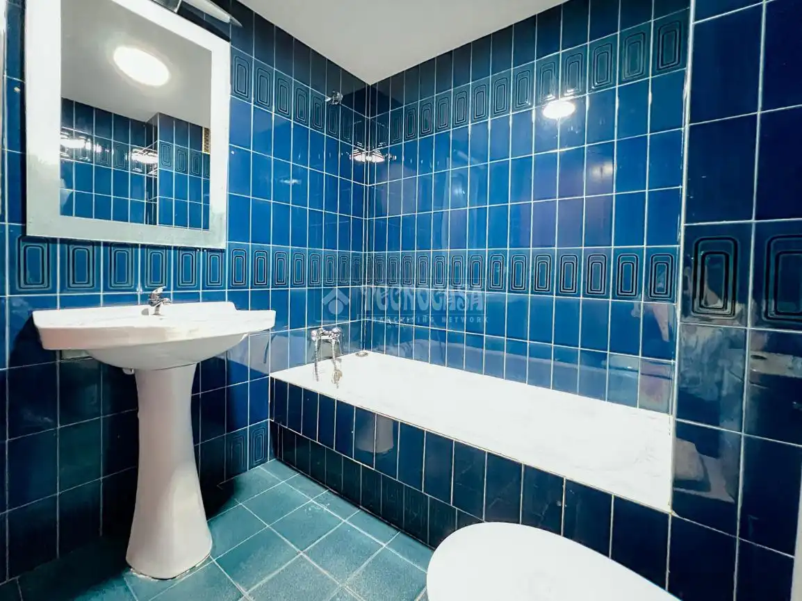Bathroom of Flat for sale in Málaga  with Terrace and Storage room