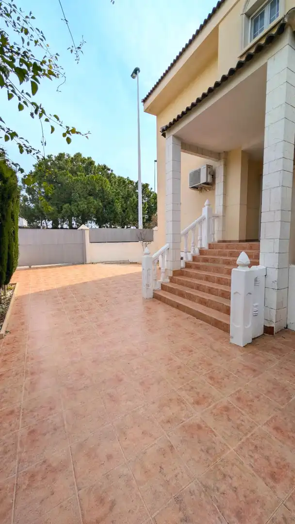 Terrassa de Casa o xalet en venda en Elche / Elx amb Aire condicionat, Calefacció i Jardí privat