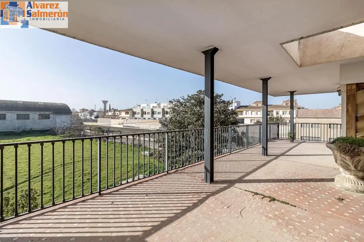 Casa rústica amb piscina en venda a Santa Fe