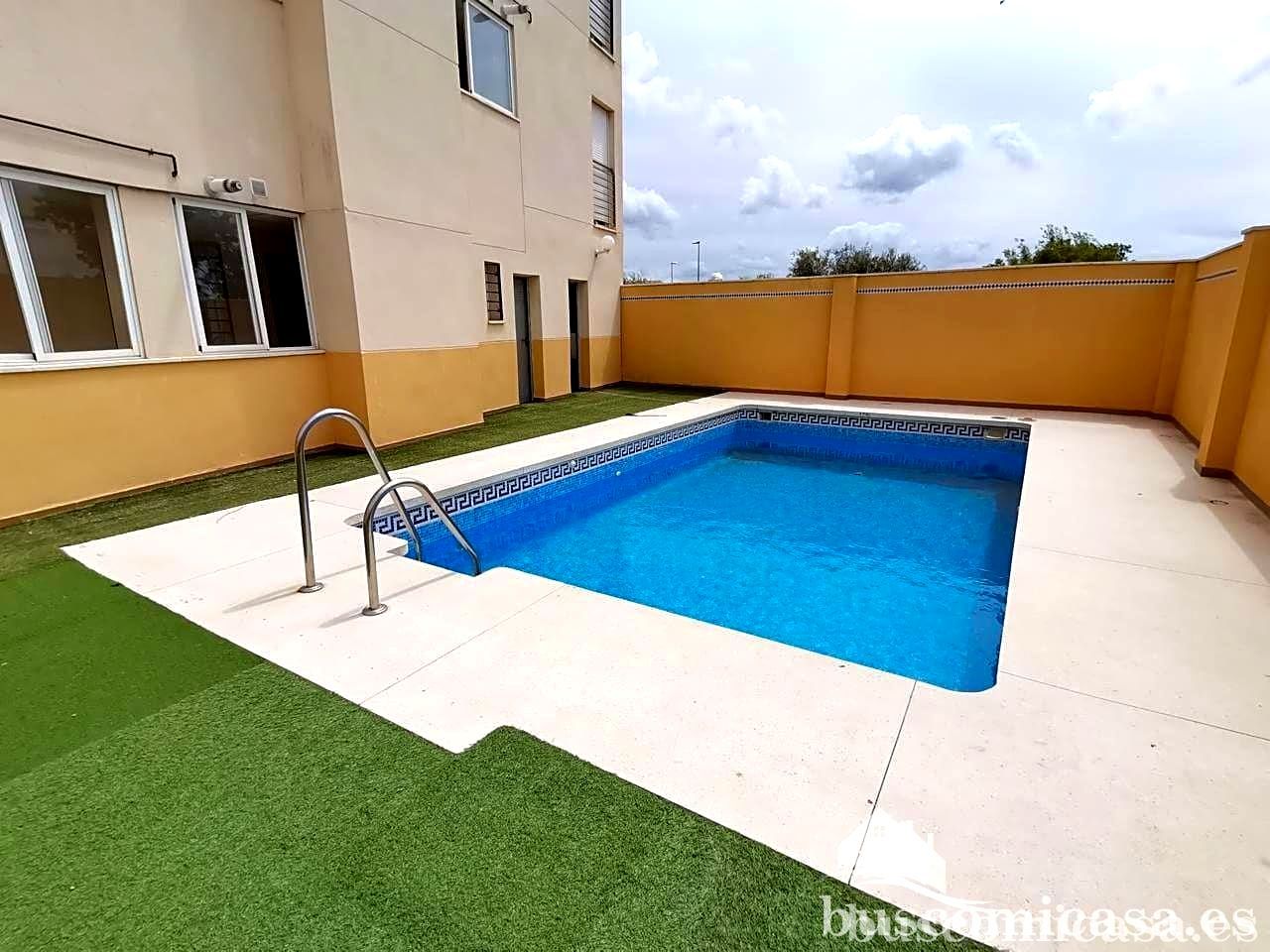 Piscina de Pis en venda en Linares amb Aire condicionat, Calefacció i Moblat