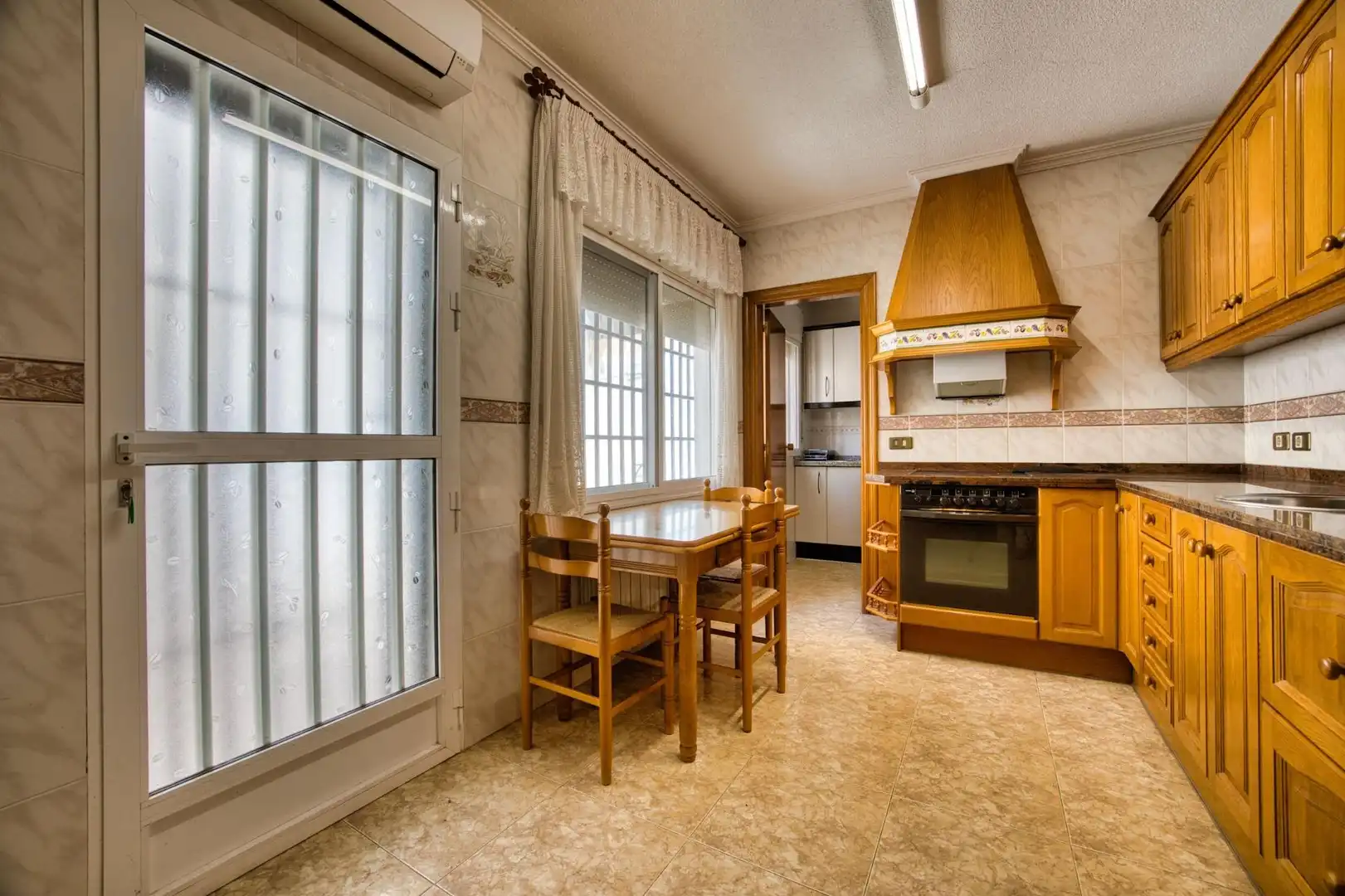 Cocina de Casa o chalet en venta en Mutxamel con Aire acondicionado, Calefacción y Jardín privado