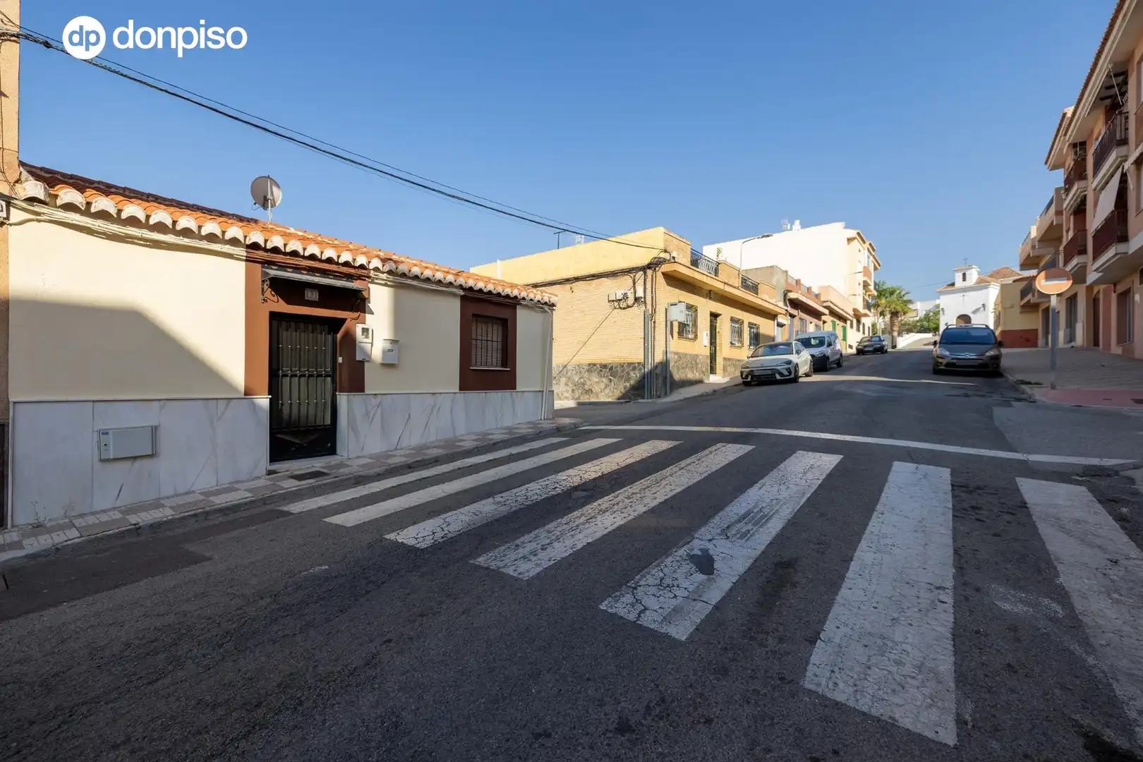 Vista exterior de Casa adosada en venda en Motril amb Aire condicionat