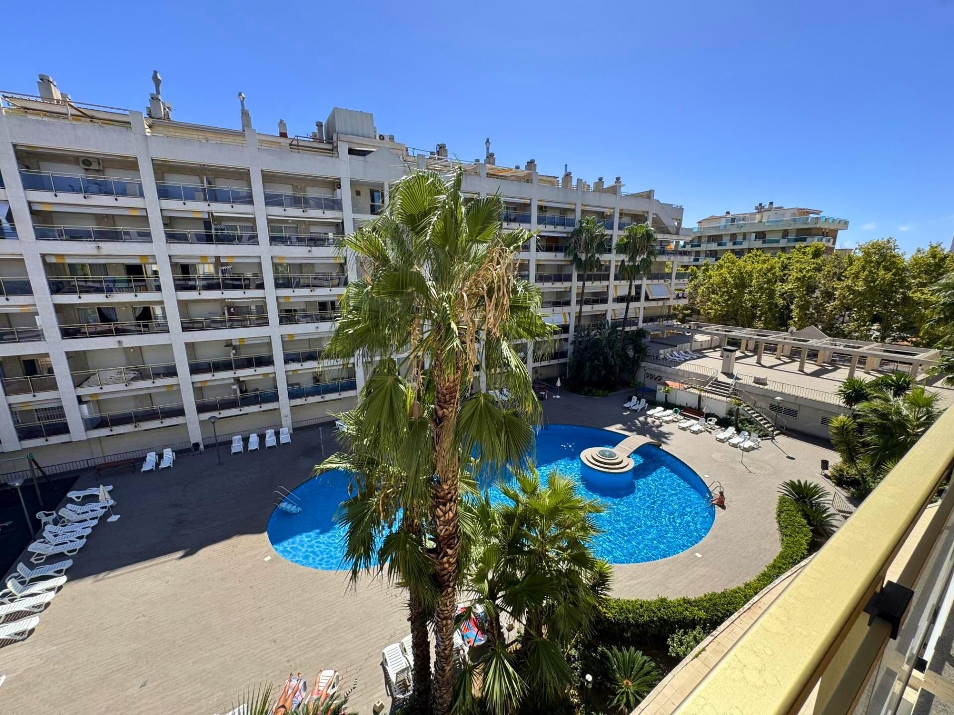 Piscina de Pis en venda en Salou amb Calefacció, Parquet i Terrassa
