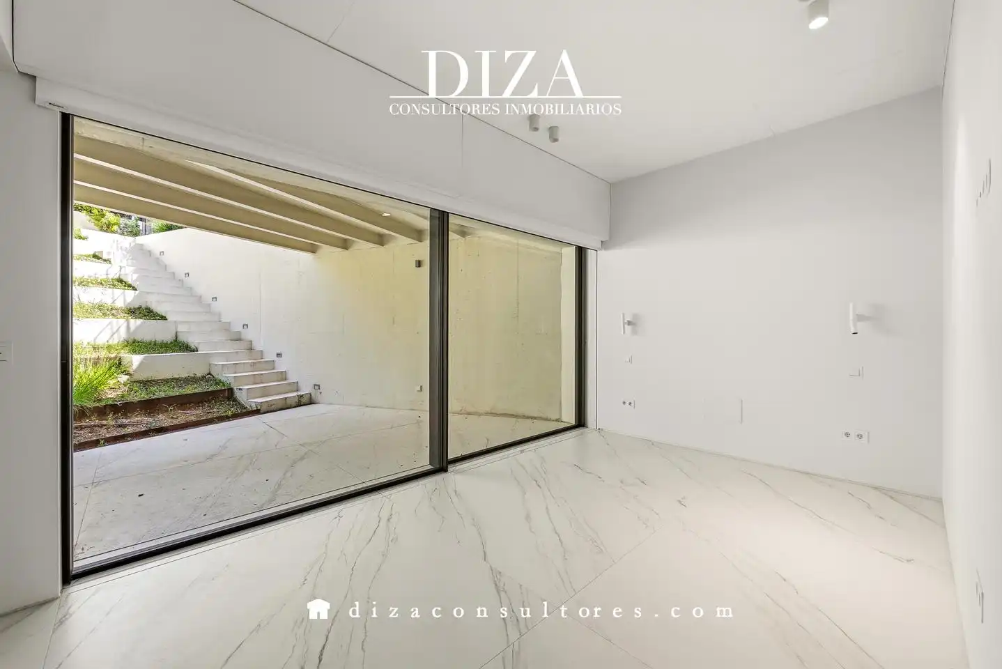 Vista exterior de Casa o chalet en venta en Pozuelo de Alarcón con Aire acondicionado, Calefacción y Jardín privado