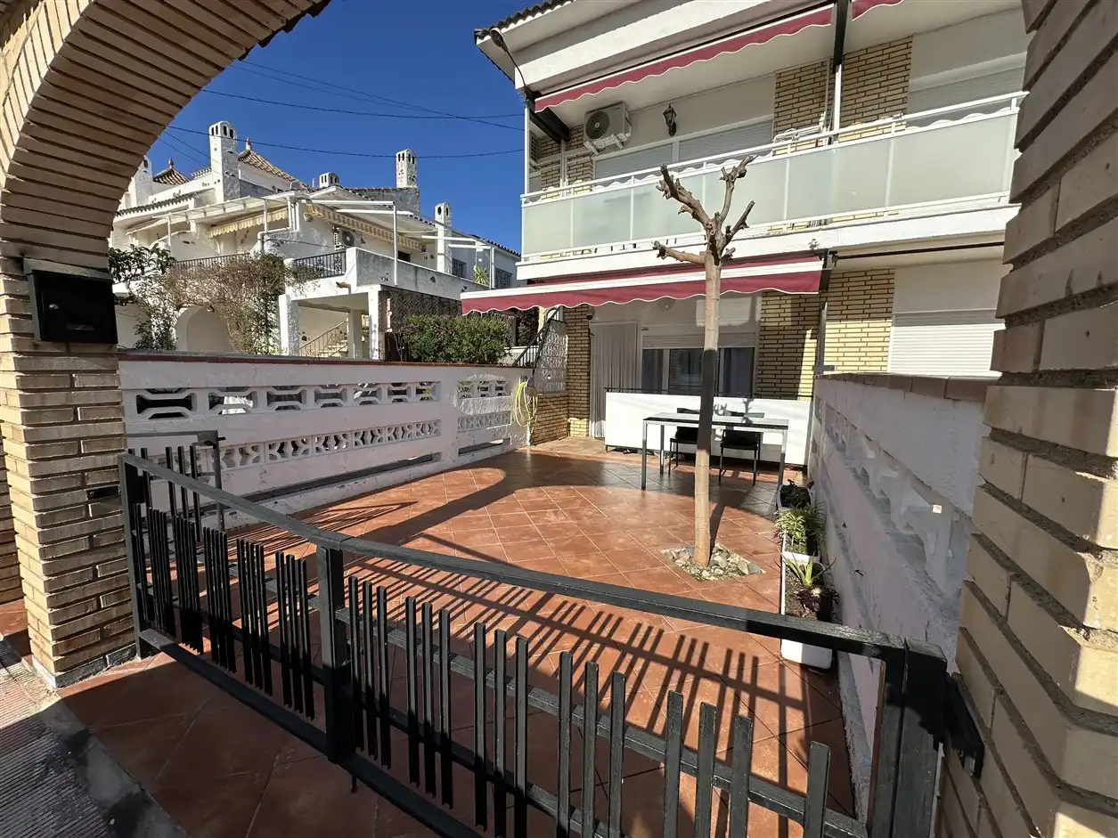 Vista exterior de Planta baja de alquiler en Cambrils con Terraza, Trastero y Amueblado