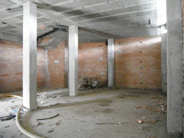 Local comercial en Alquiler en Renedo