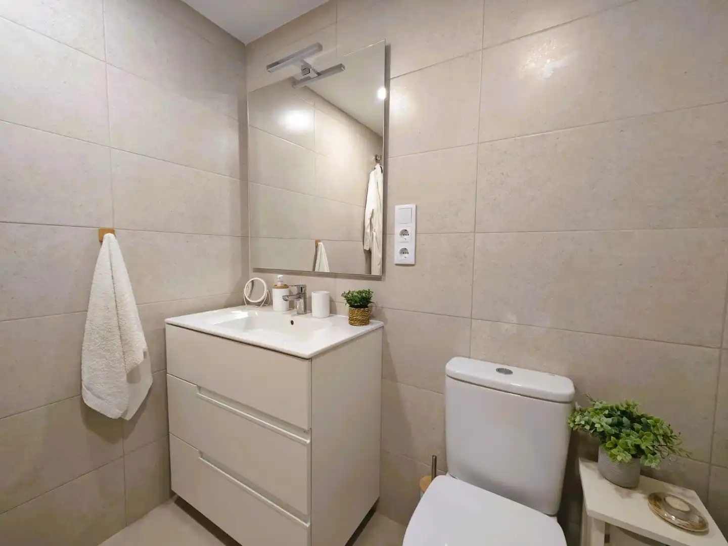 Badezimmer von Wohnung zum Verkauf in Tossa de Mar mit Privatgarten, Terrasse und Möbliert