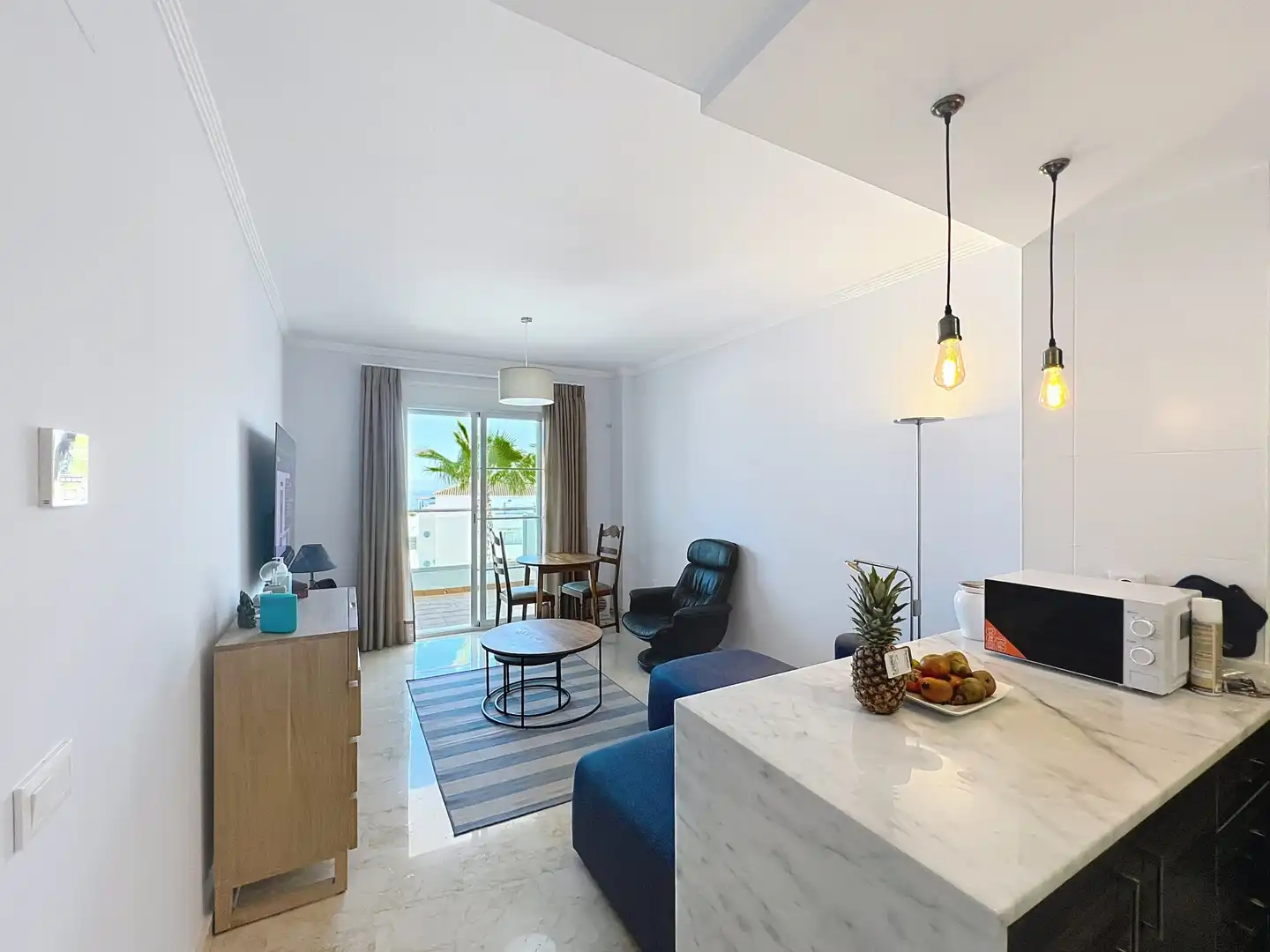 Wohnzimmer von Wohnungen zum Verkauf in Manilva mit Klimaanlage, Terrasse und Schwimmbad
