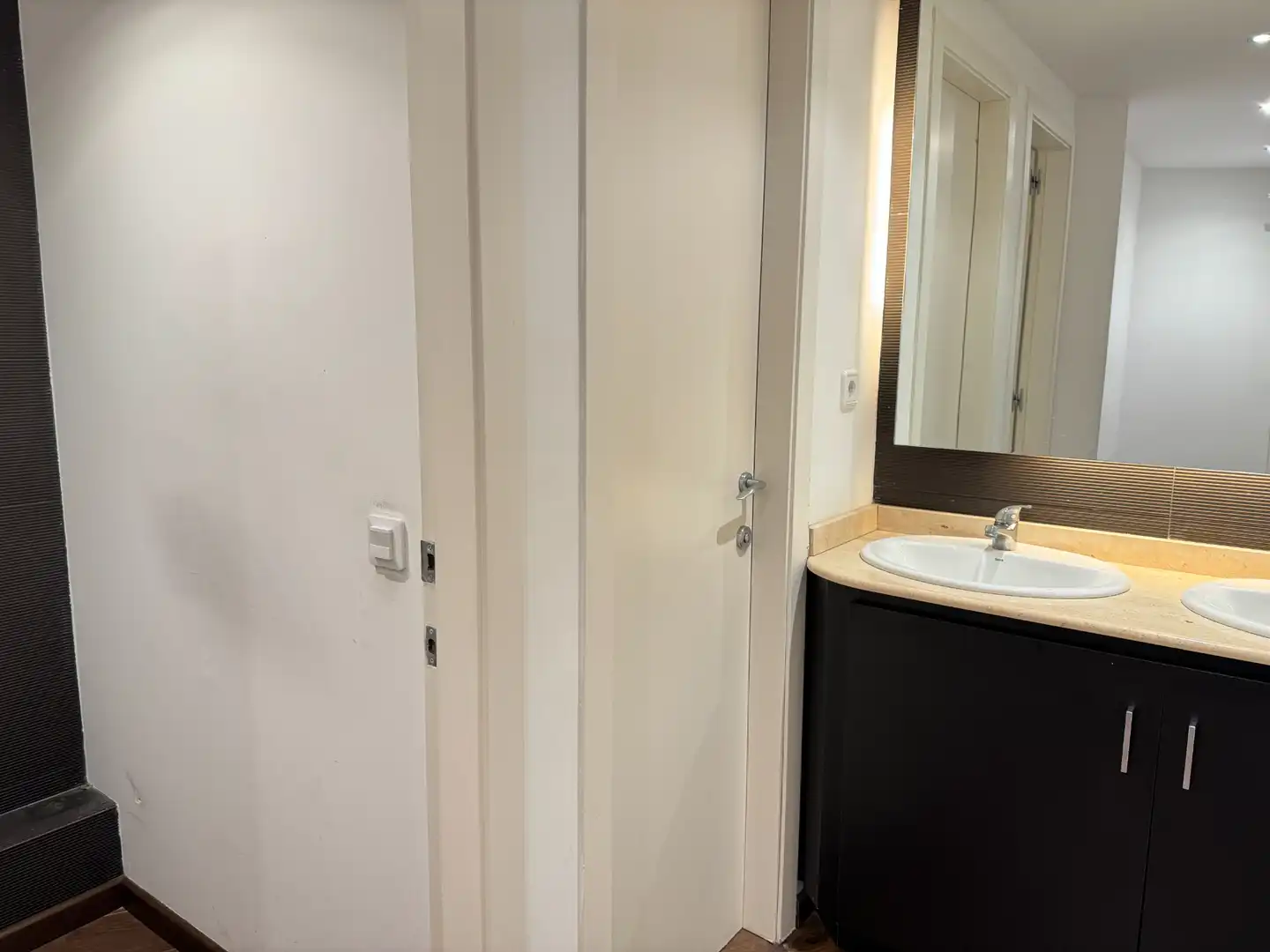 Baño de Oficina de alquiler en Barcelona con Aire acondicionado, Calefacción y Terraza