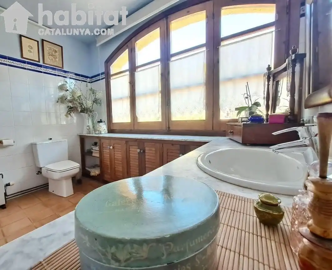 Baño de Casa o chalet en venta en Sant Esteve Sesrovires con Aire acondicionado, Calefacción y Jardín privado