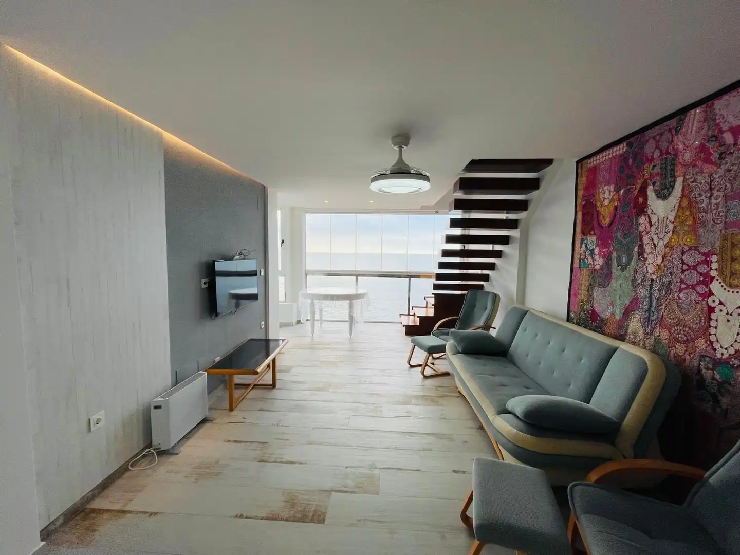 Sala d'estar de Apartament de lloguer en Torrevieja amb Calefacció, Terrassa i Piscina