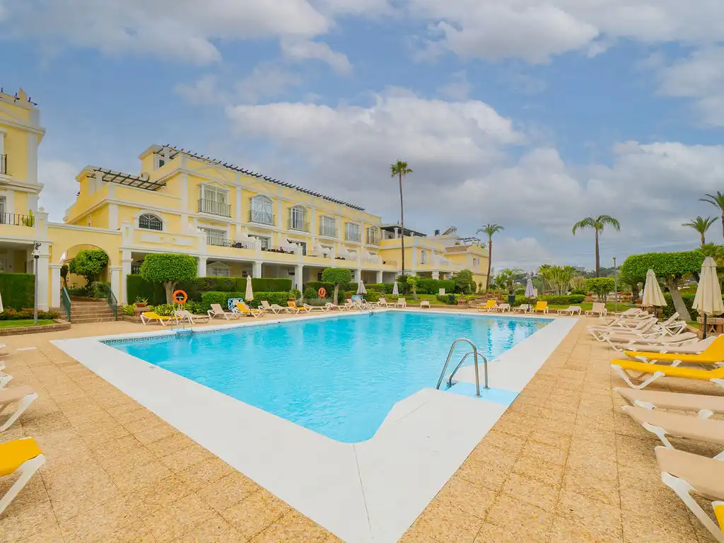 Piscina de Dúplex en venta en Marbella con Piscina