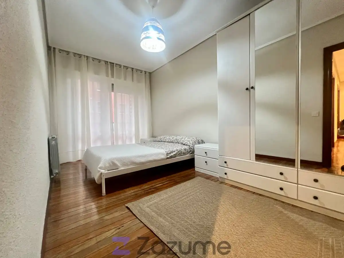Schlafzimmer von Wohnung zur Miete in Bilbao  mit Heizung, Terrasse und Möbliert