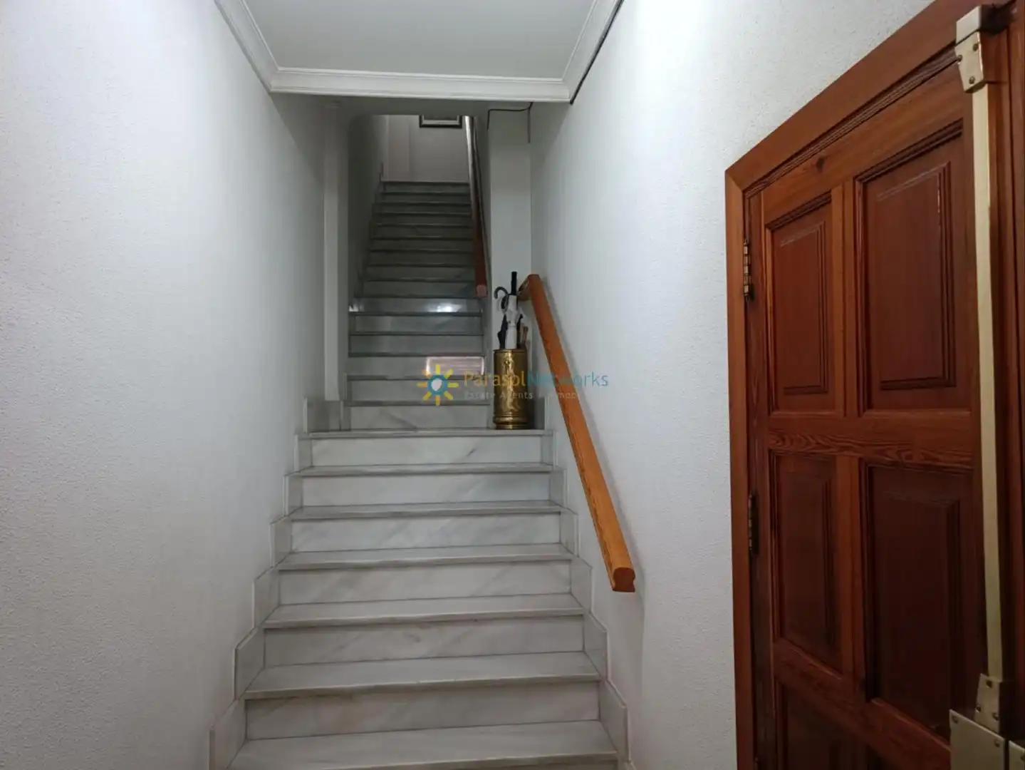 Casa adosada en venta en Oliva con Calefacción, Terraza y Trastero