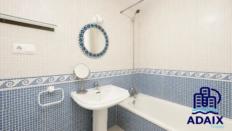 Baño de Piso en venta en Toledo con Aire acondicionado y Calefacción