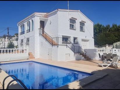 Vista exterior de Casa o xalet en venda en Calpe / Calp amb Aire condicionat, Terrassa i Piscina