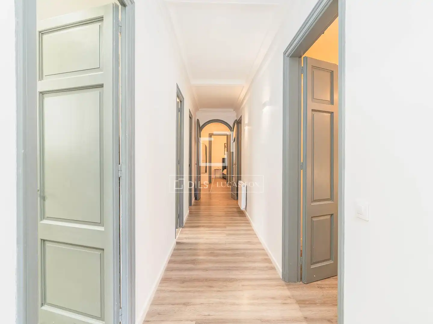 Flat for sale in Barcelona  with Air Conditioner, Terrace and Furnished