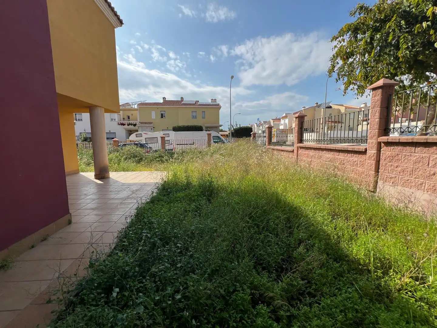 Casa adosada en venda en Vélez-Málaga amb Jardí privat, Terrassa i Piscina comunitària