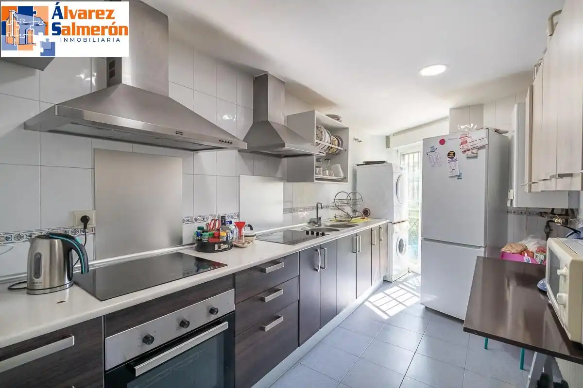 Kitchen of Flat for sale in Granada  with Heating and Storage room