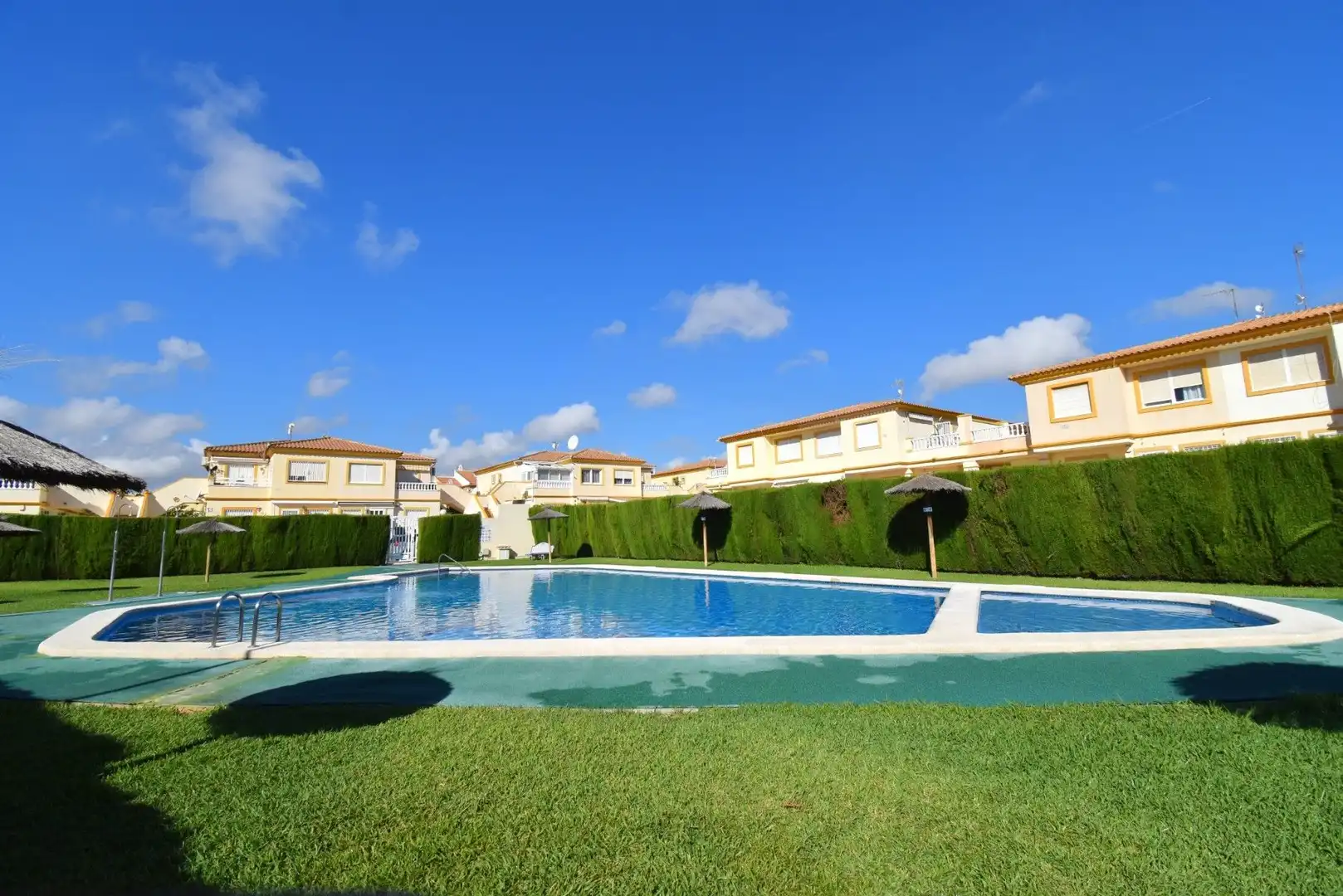 Apartamento con piscina en venta en Orihuela Costa, imagen 2
