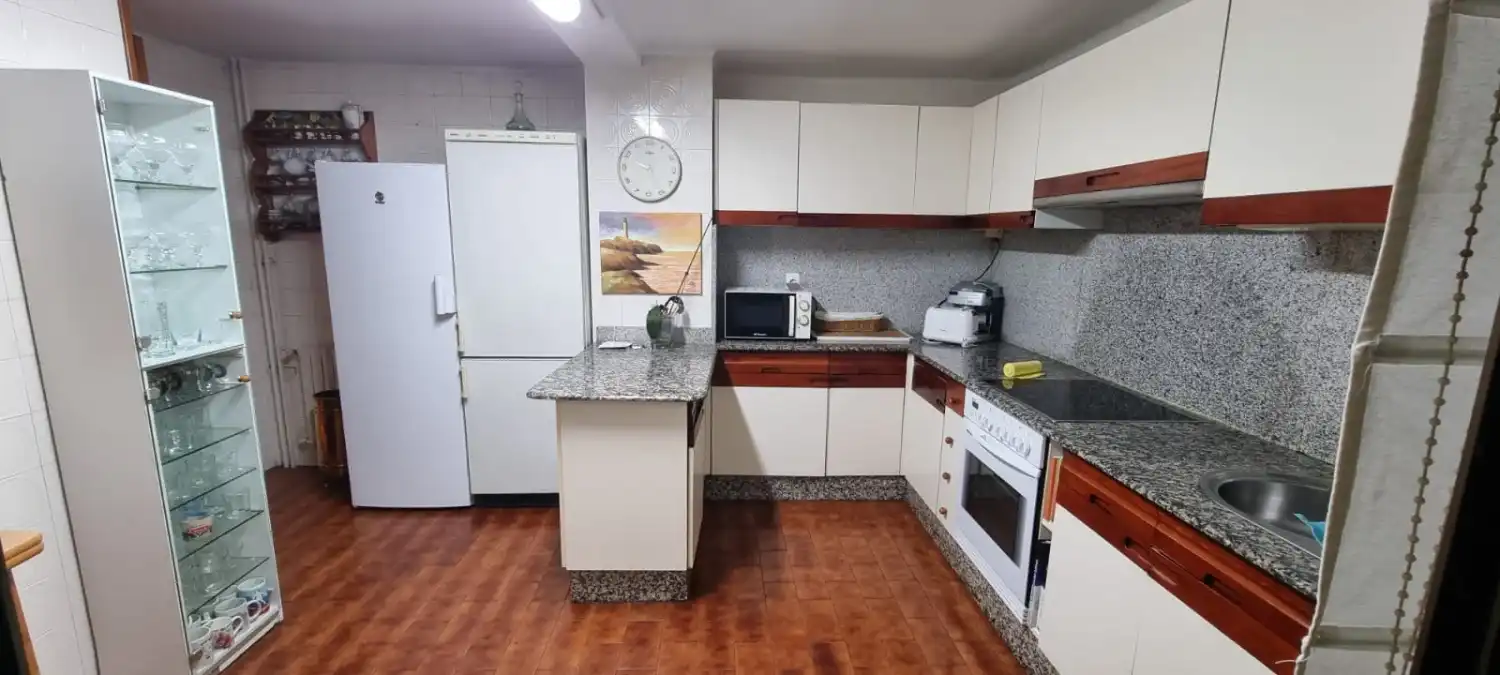 Cocina de Piso en venta en Vilagarcía de Arousa con Calefacción, Trastero y Amueblado