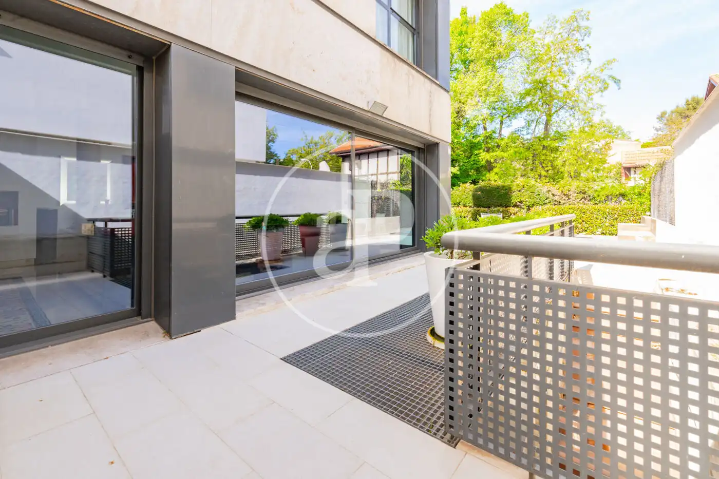 Terraza de Casa adosada en venta en Madrid con Aire acondicionado, Calefacción y Jardín privado