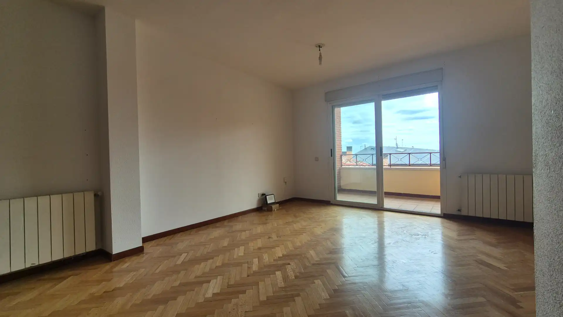 Living room of Flat for sale in Galapagar  with Heating, Parquet flooring and Terrace