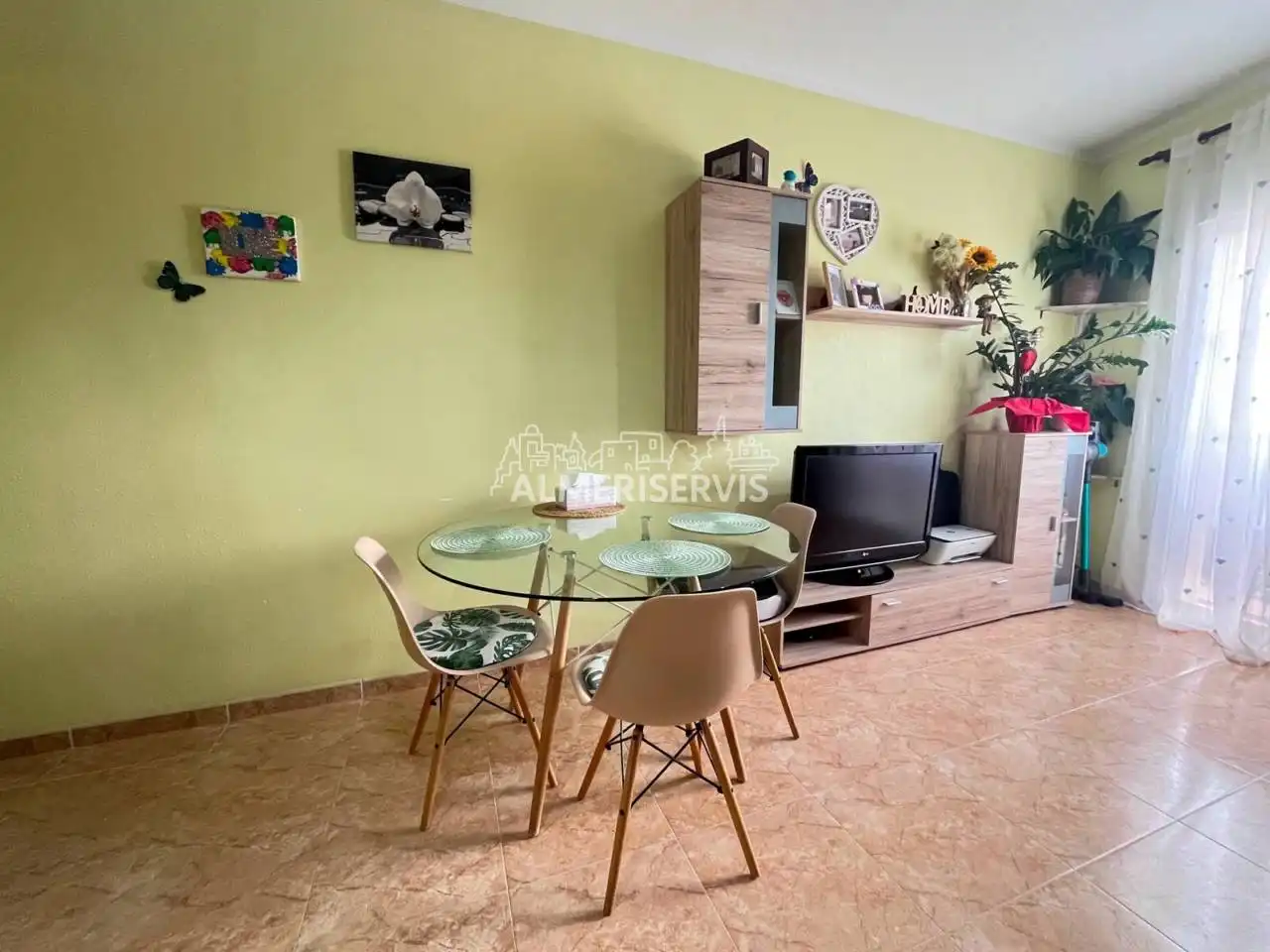 Sala d'estar de Pis en venda en Roquetas de Mar amb Aire condicionat, Moblat i Balcó