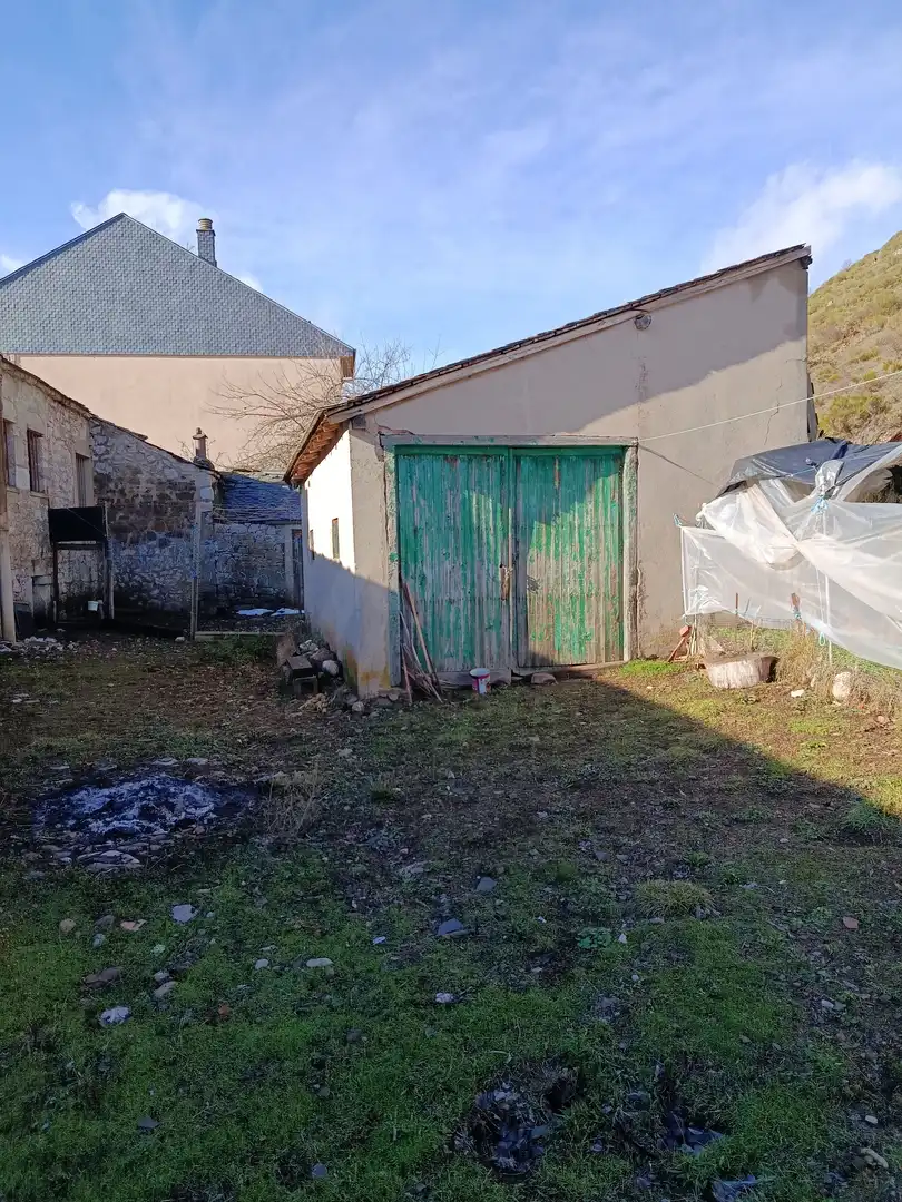 Casa o xalet en venda en Cabrillanes amb Calefacció