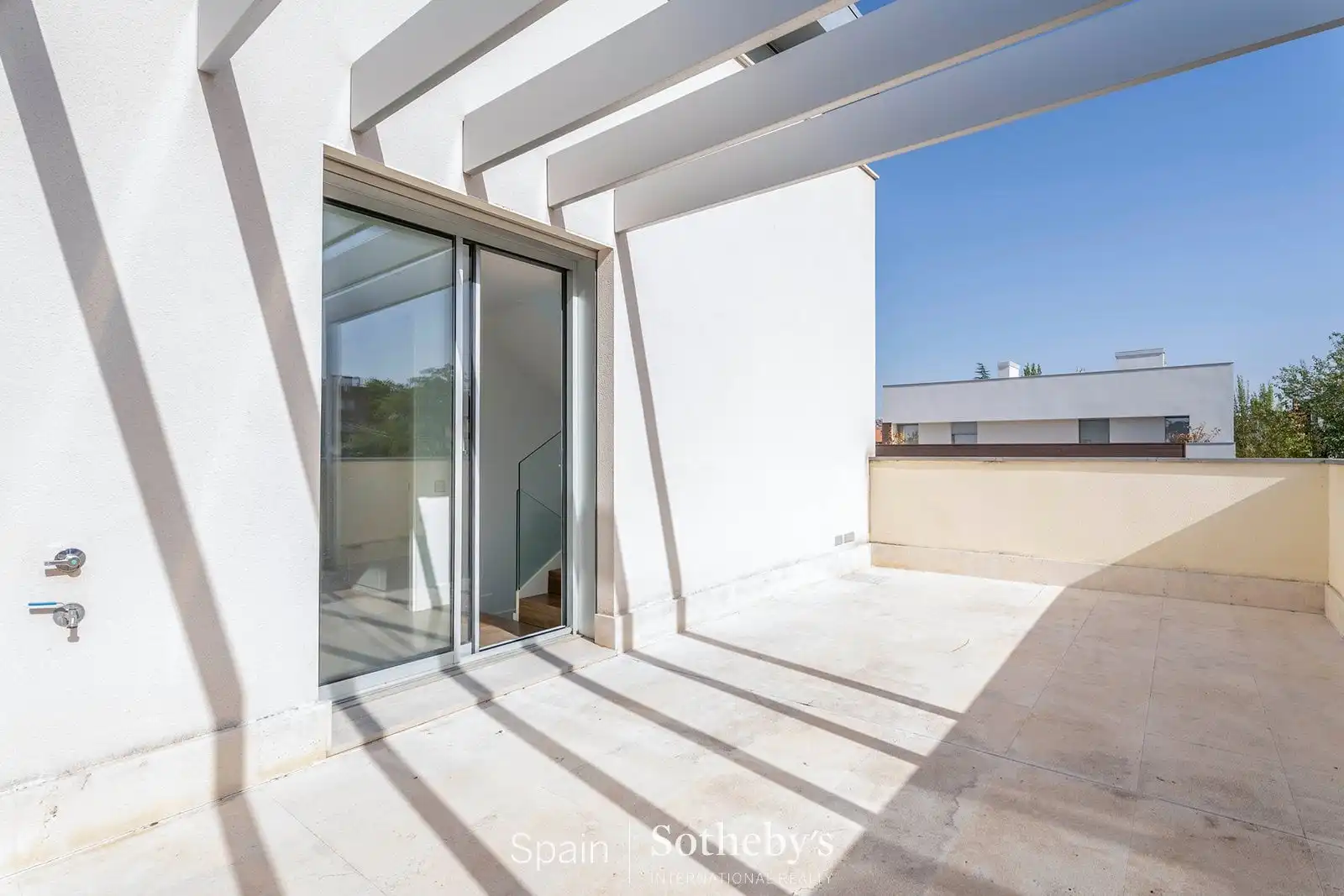 Terraza de Casa adosada en venta en Madrid con Aire acondicionado, Calefacción y Jardín privado